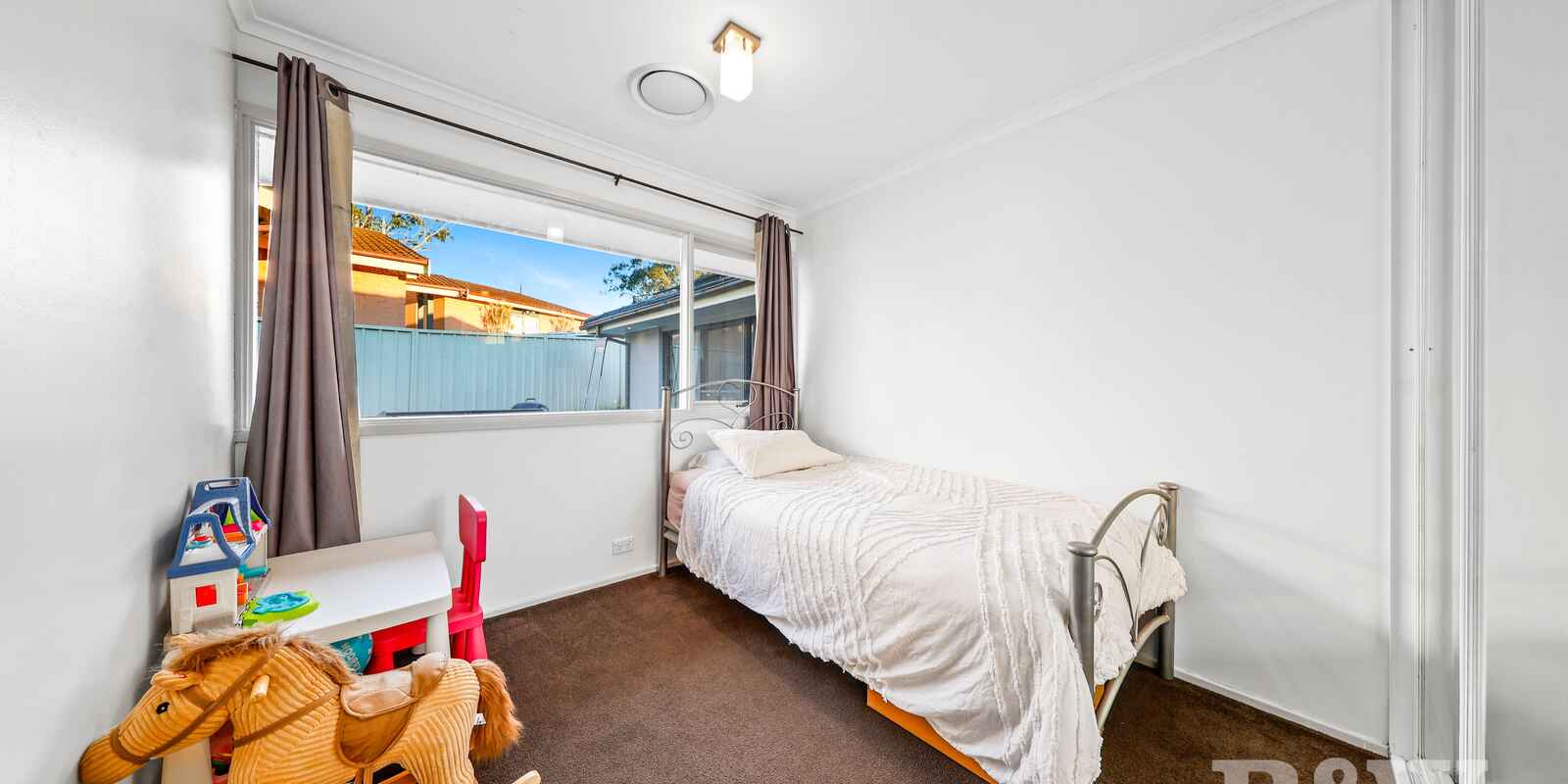 12 OMARU CRESCENT Bradbury