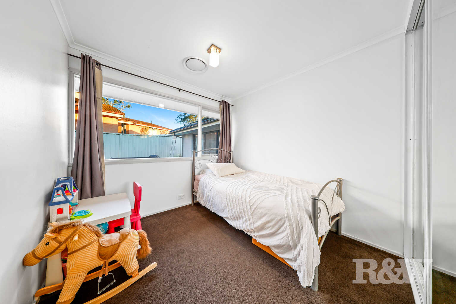 12 OMARU CRESCENT Bradbury