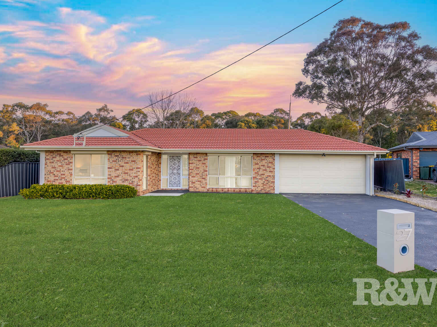 27 St James Place Appin