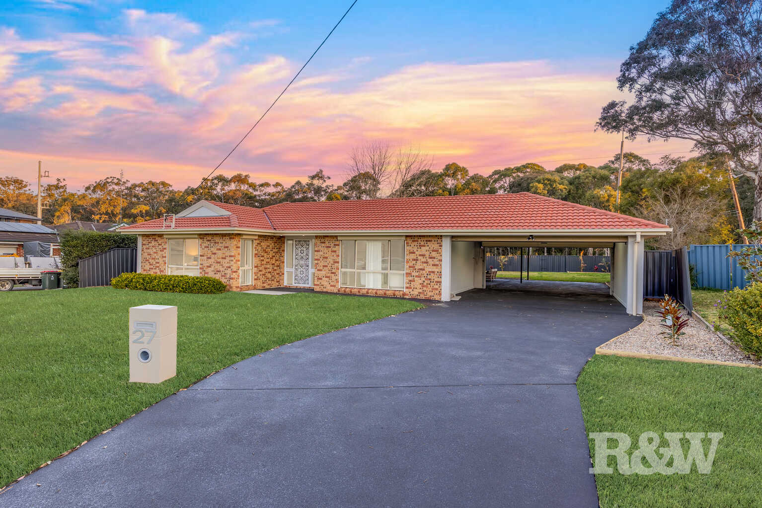 27 St James Place Appin