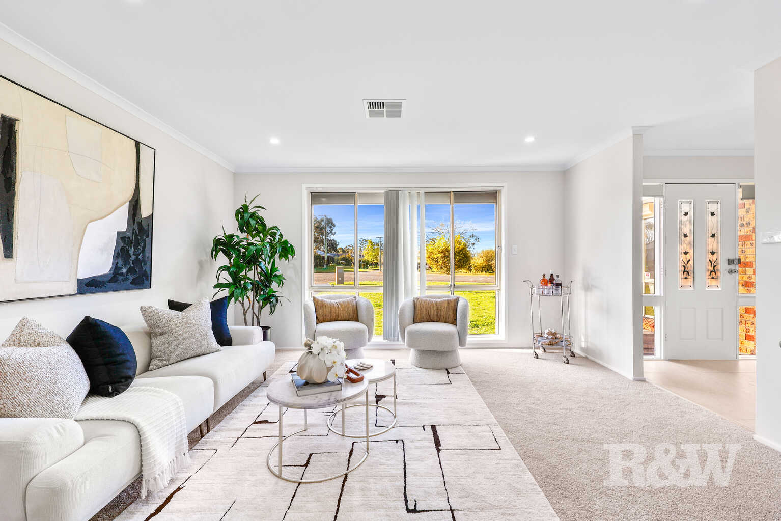 27 St James Place Appin