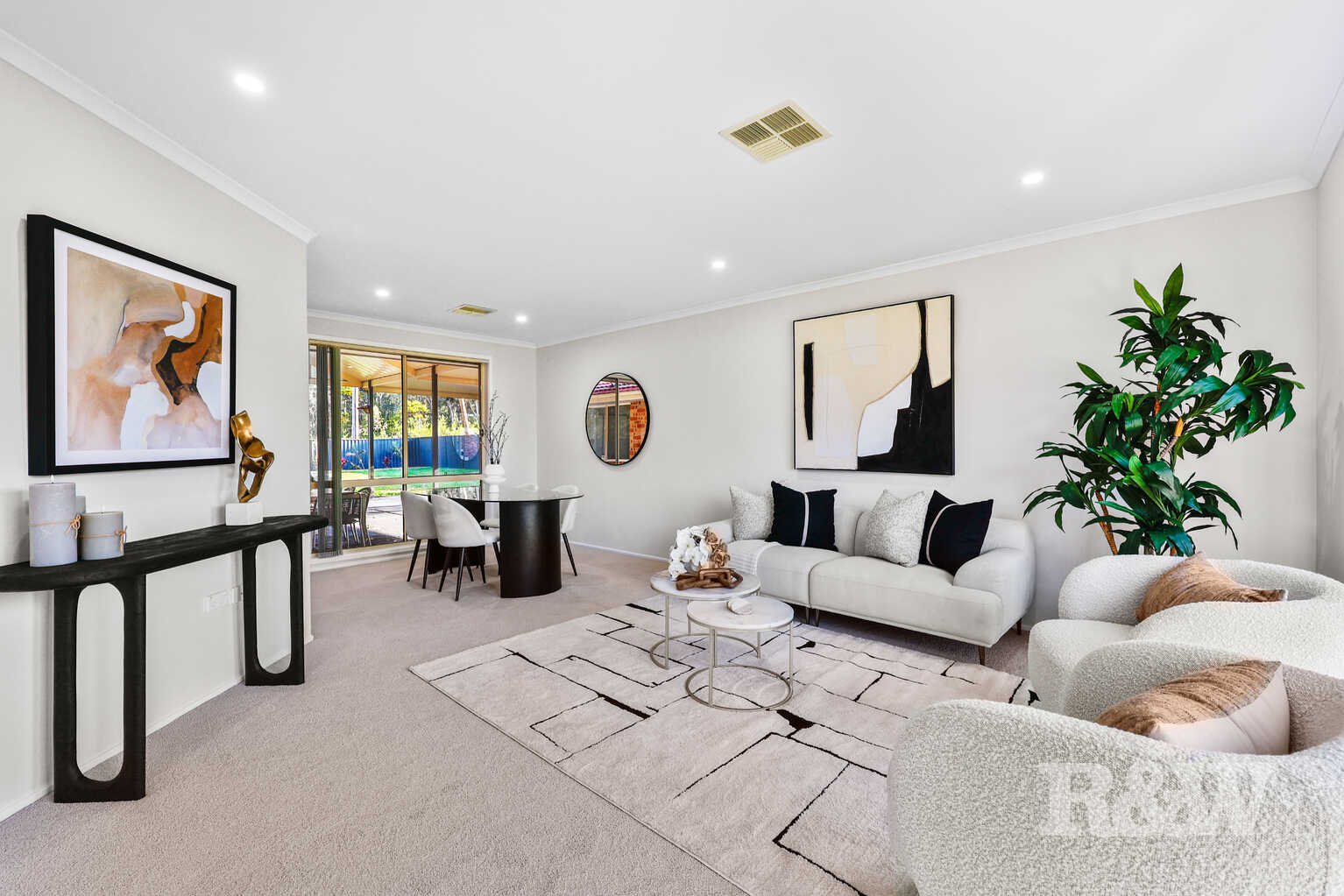 27 St James Place Appin