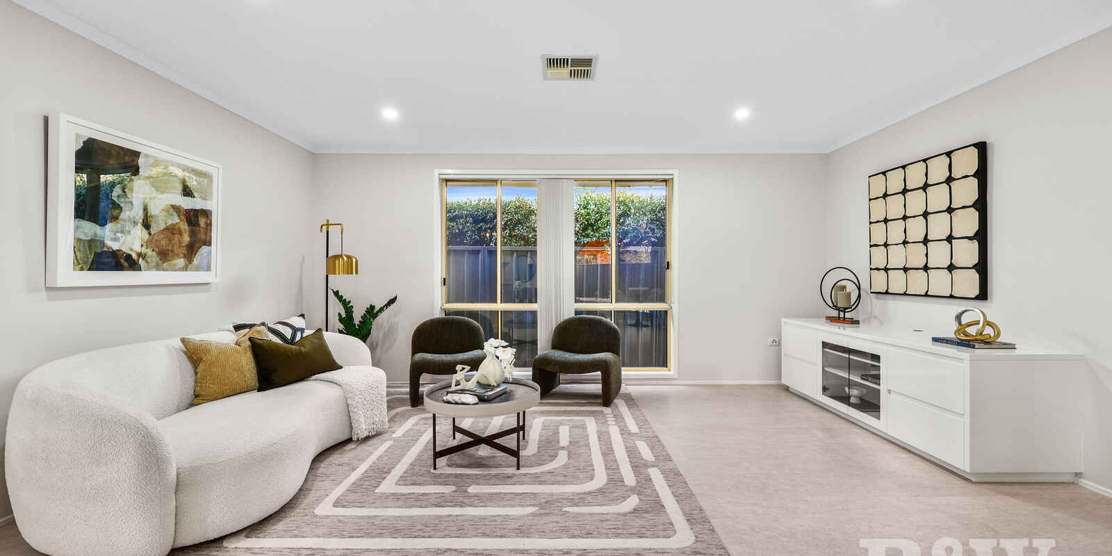 27 St James Place Appin