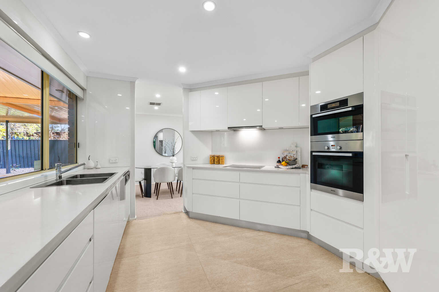 27 St James Place Appin