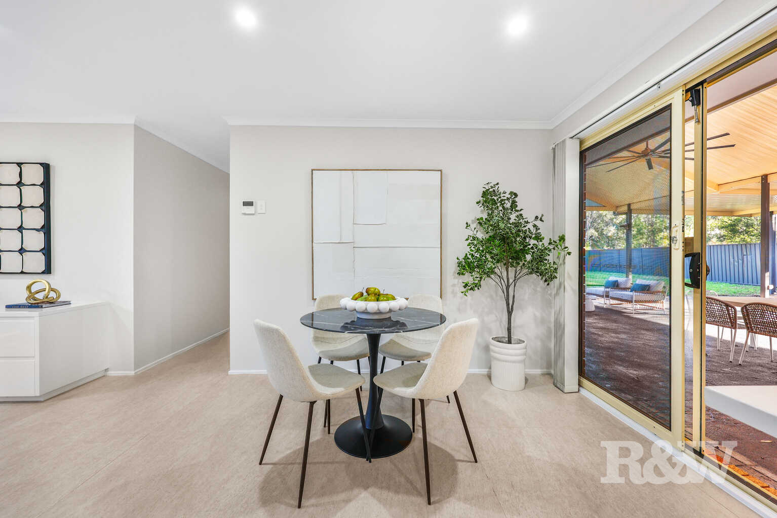 27 St James Place Appin