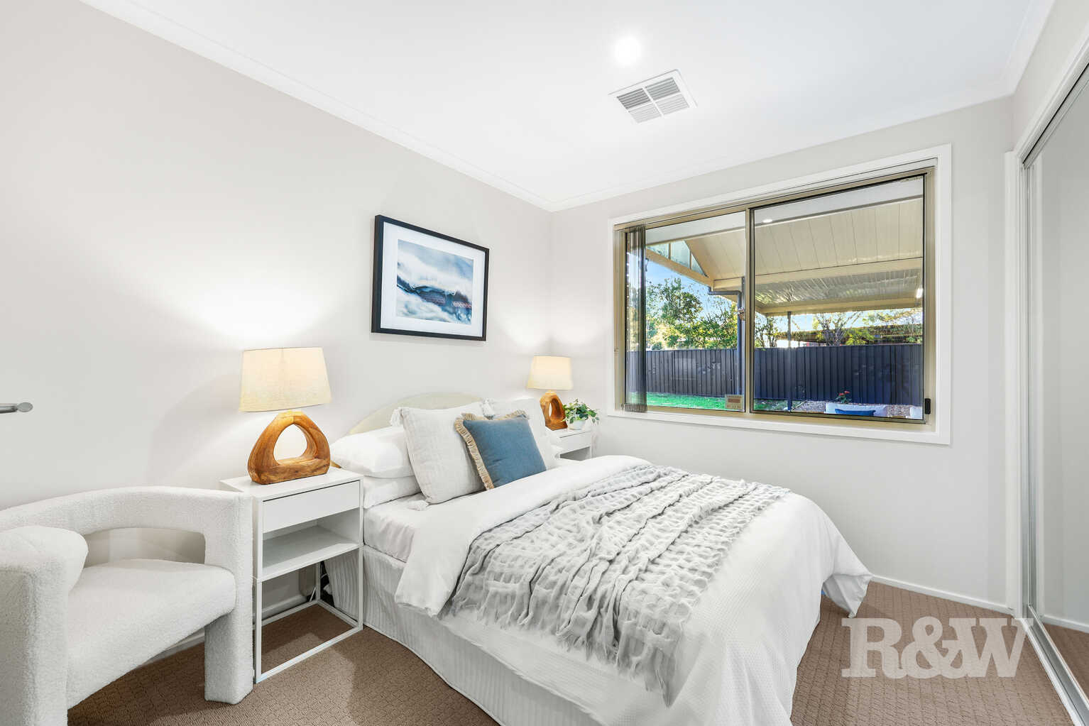 27 St James Place Appin