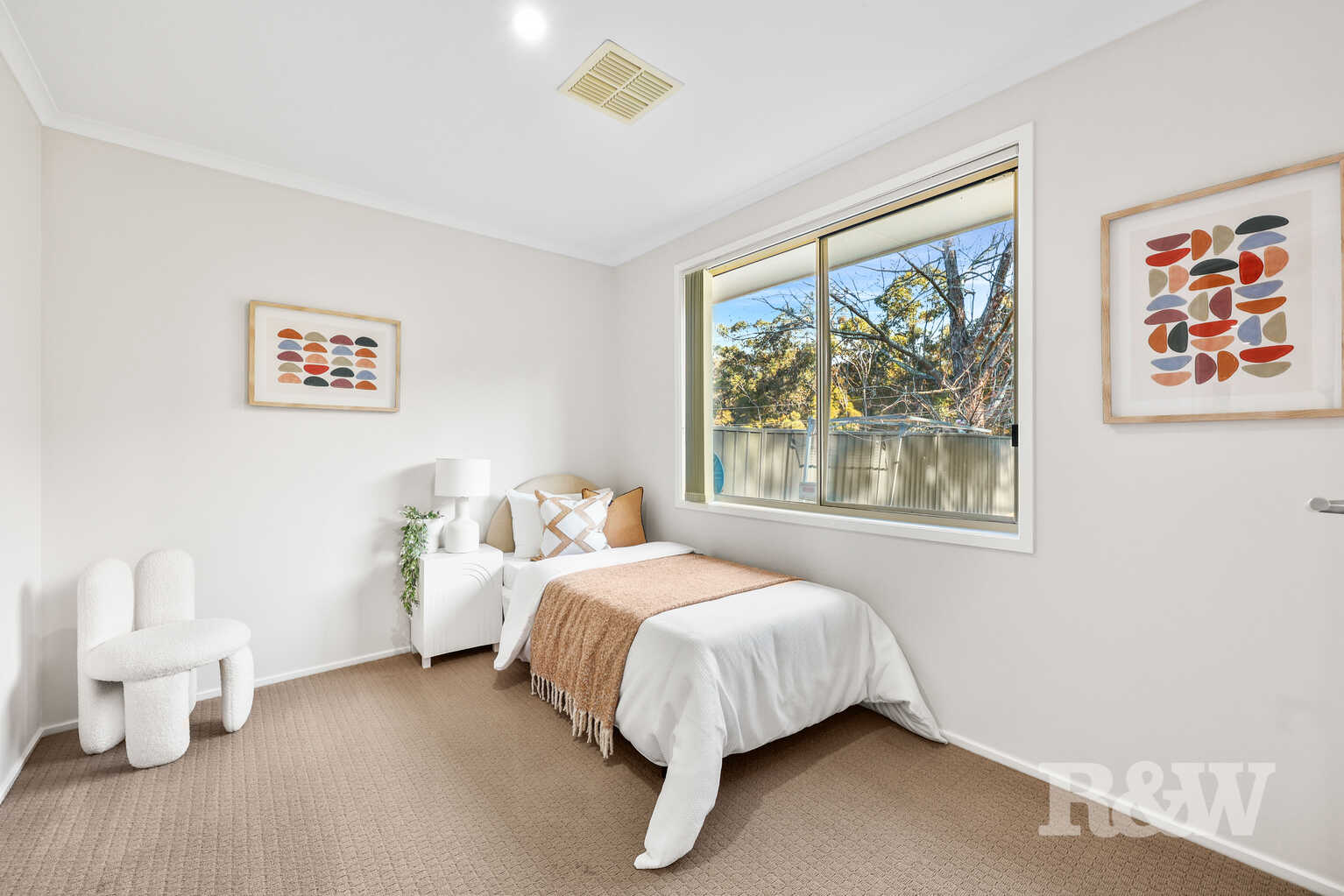27 St James Place Appin