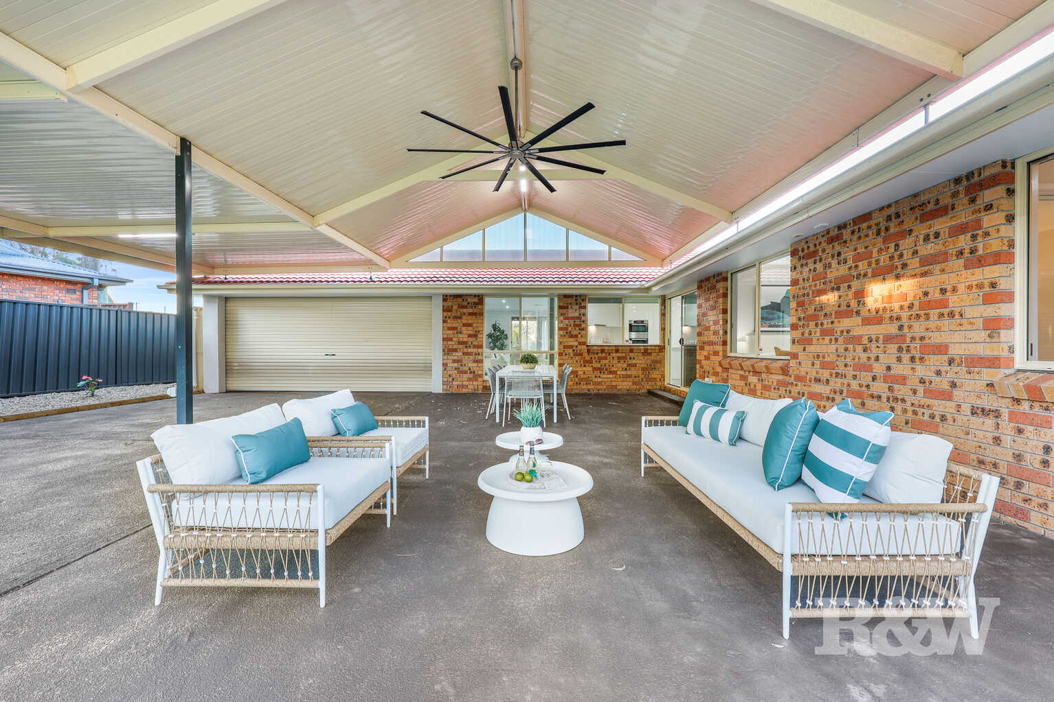 27 St James Place Appin