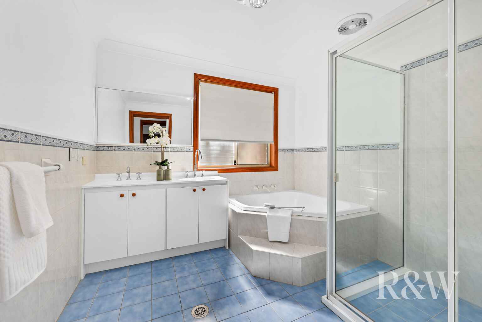 12 Martin Place Mount Annan