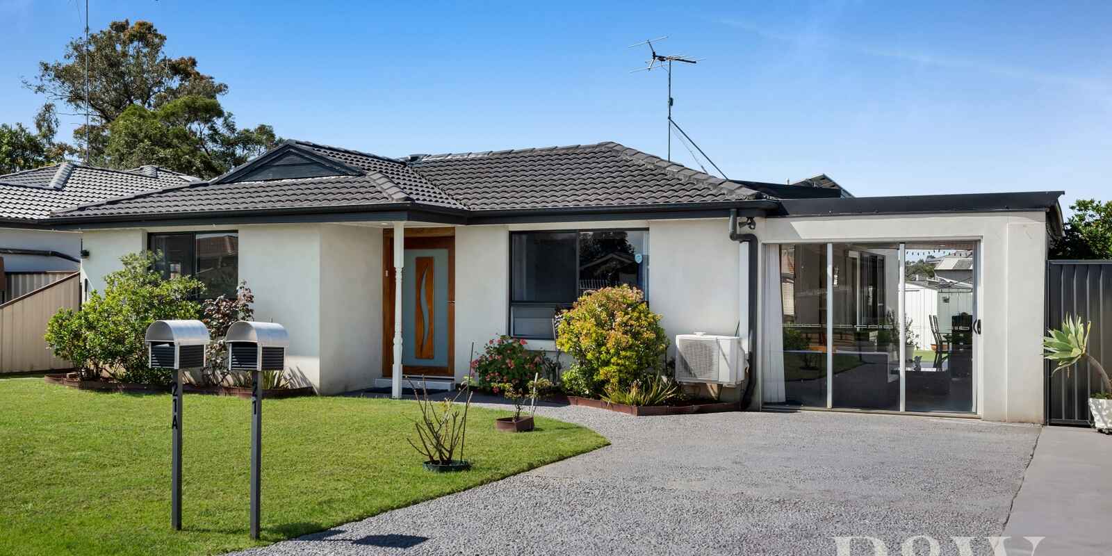 21 & 21A KIRSTY CRESCENT Hassall Grove