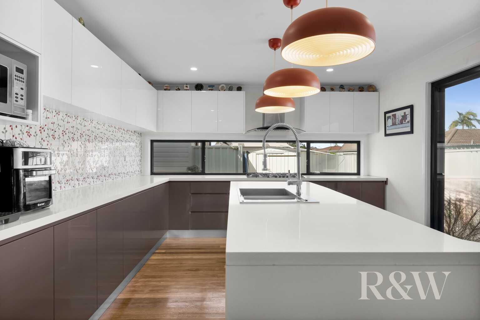 21 & 21A KIRSTY CRESCENT Hassall Grove