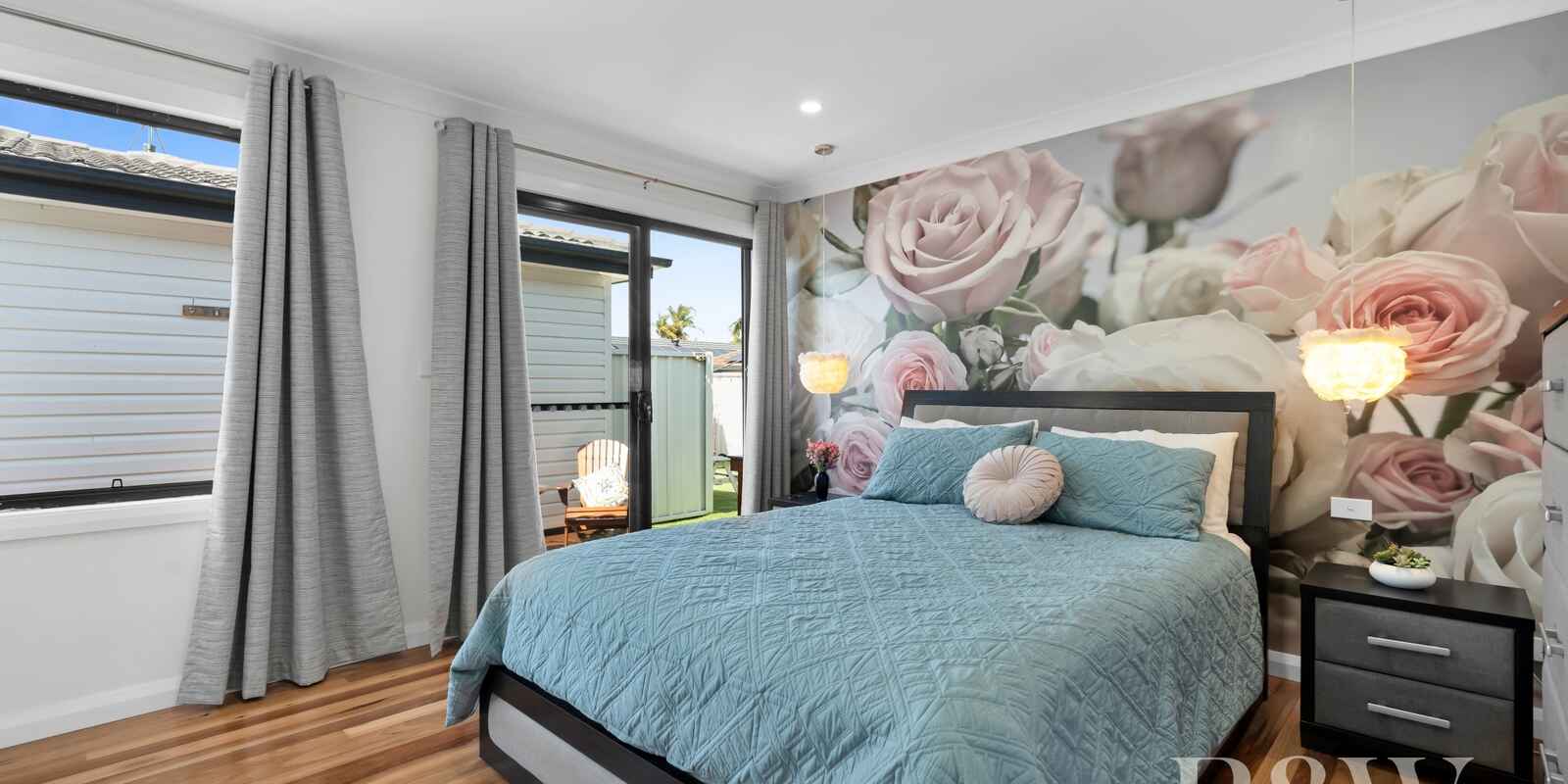 21 & 21A KIRSTY CRESCENT Hassall Grove