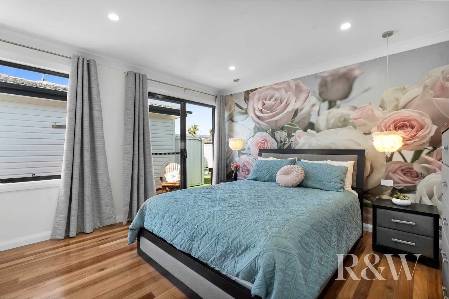 21 & 21A KIRSTY CRESCENT Hassall Grove