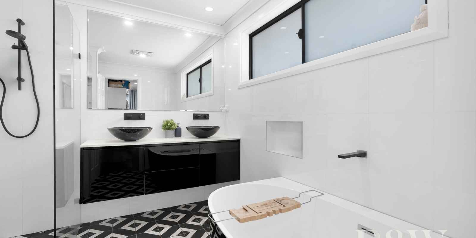 21 & 21A KIRSTY CRESCENT Hassall Grove
