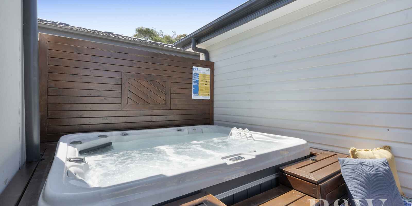 21 & 21A KIRSTY CRESCENT Hassall Grove