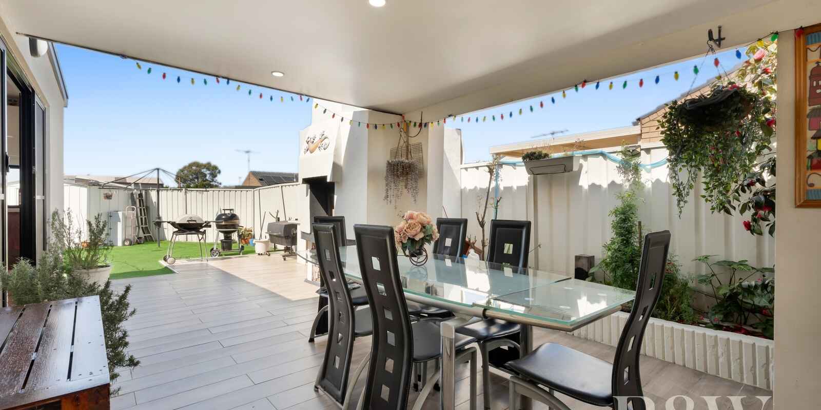 21 & 21A KIRSTY CRESCENT Hassall Grove