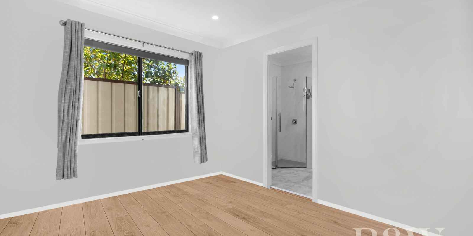 21 & 21A KIRSTY CRESCENT Hassall Grove