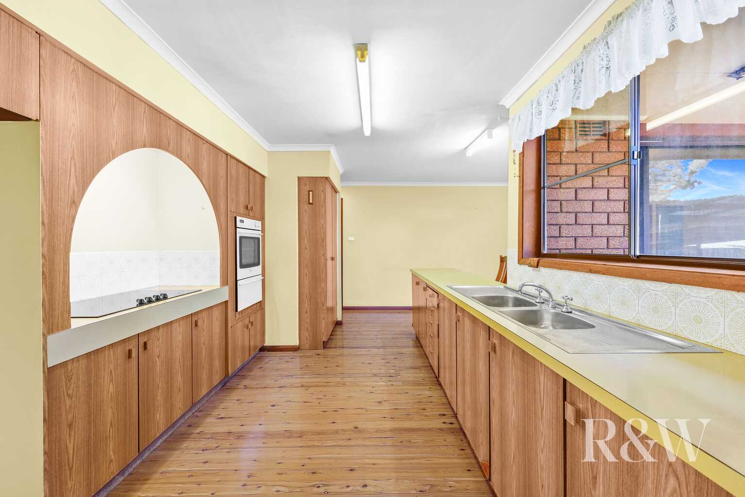 2 WINDEYER STREET Thirlmere
