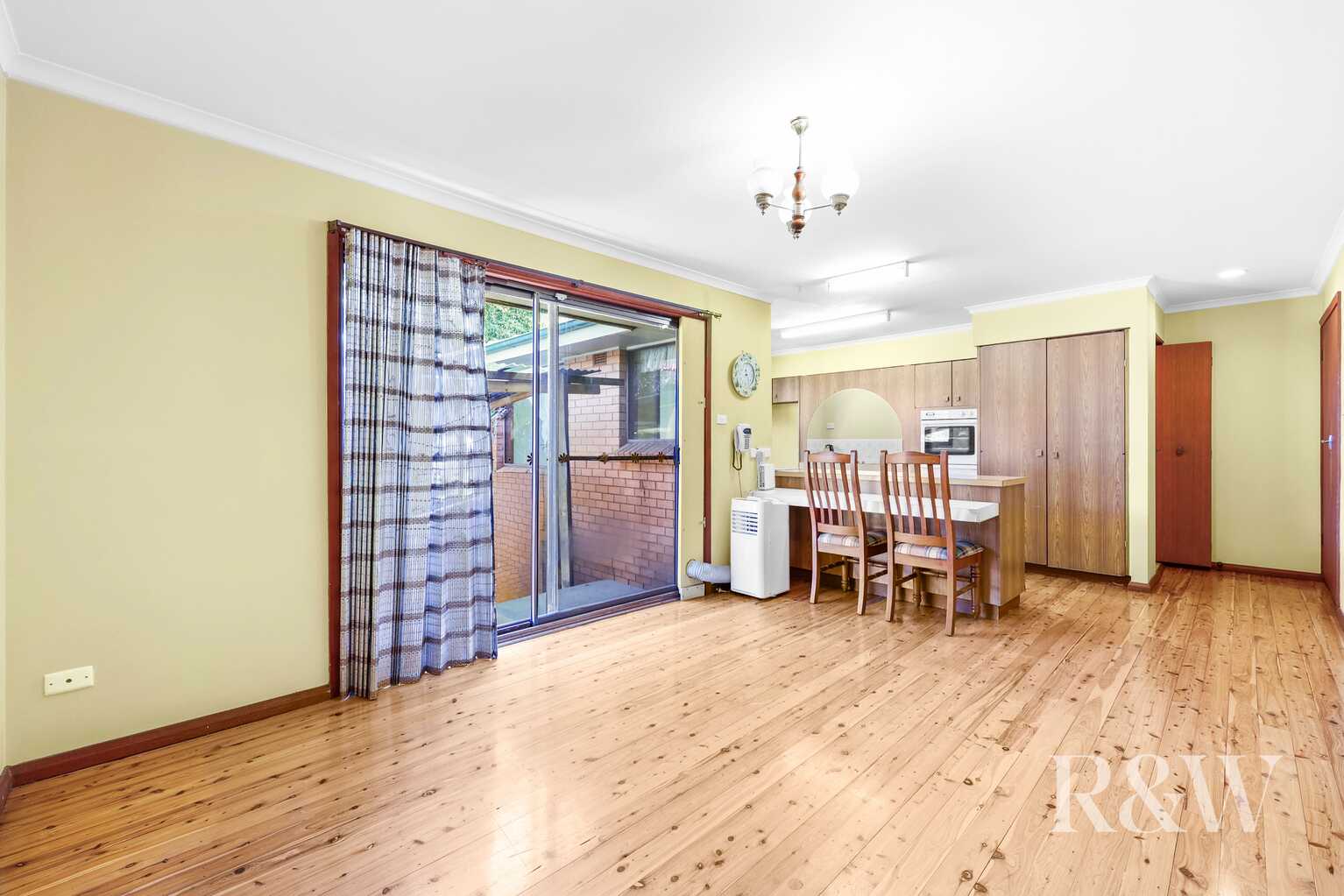 2 WINDEYER STREET Thirlmere