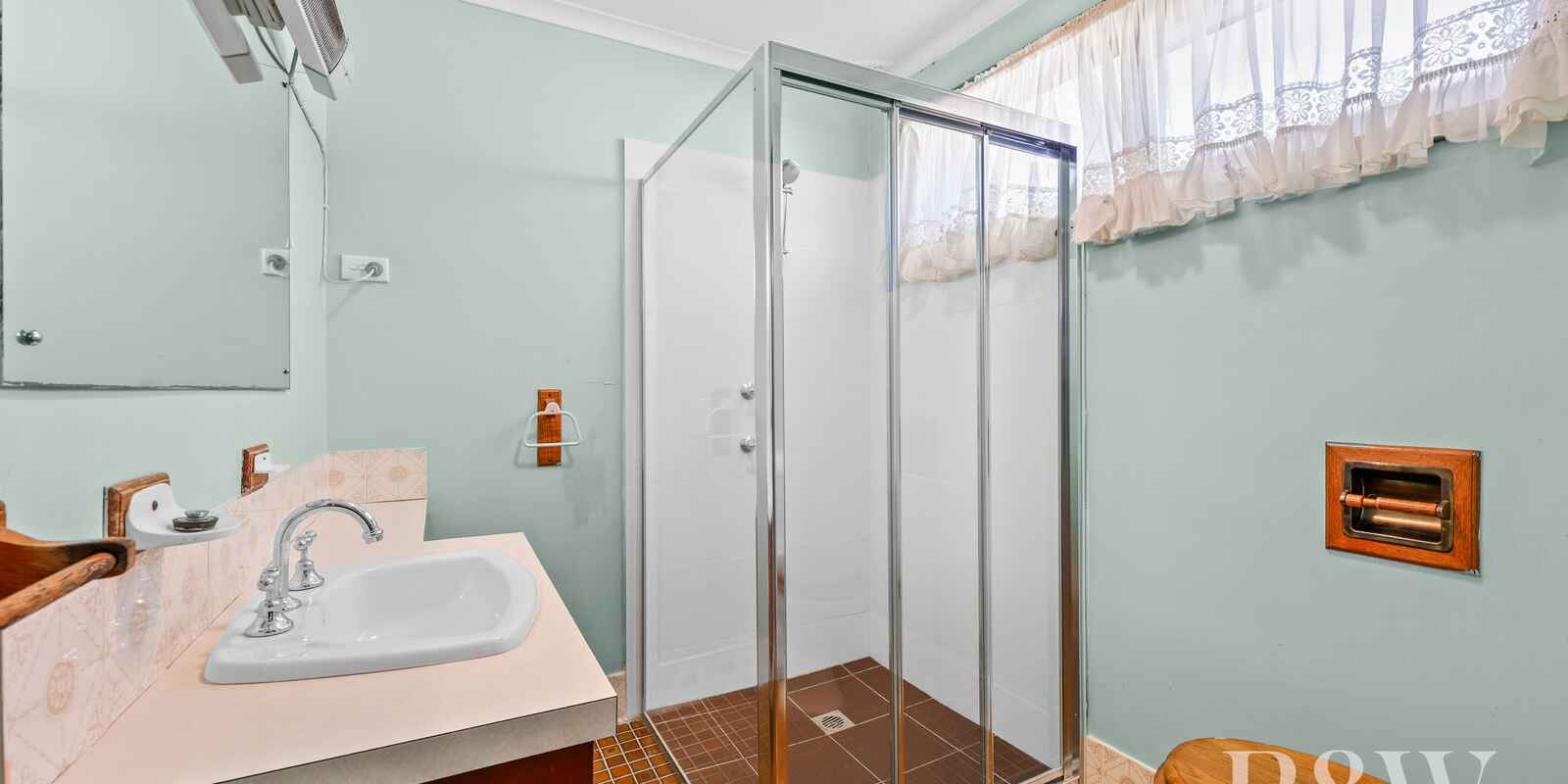 2 WINDEYER STREET Thirlmere