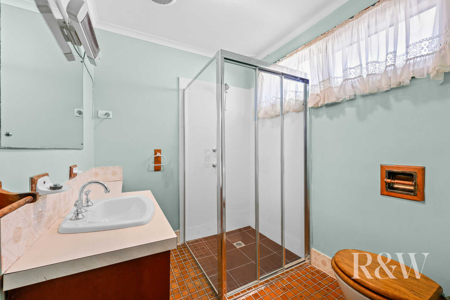 2 WINDEYER STREET Thirlmere