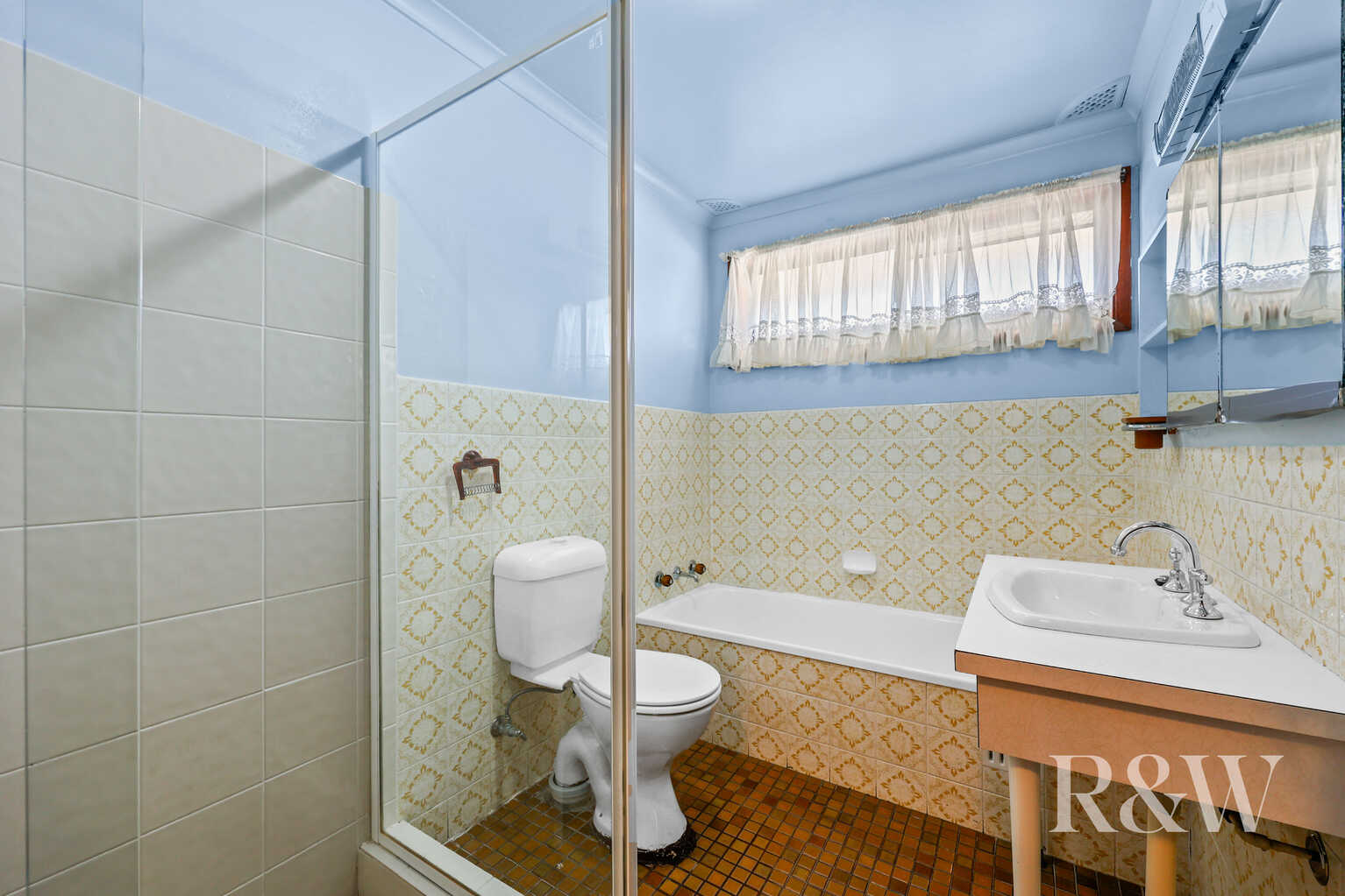 2 WINDEYER STREET Thirlmere