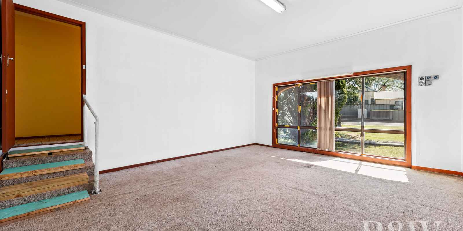2 WINDEYER STREET Thirlmere
