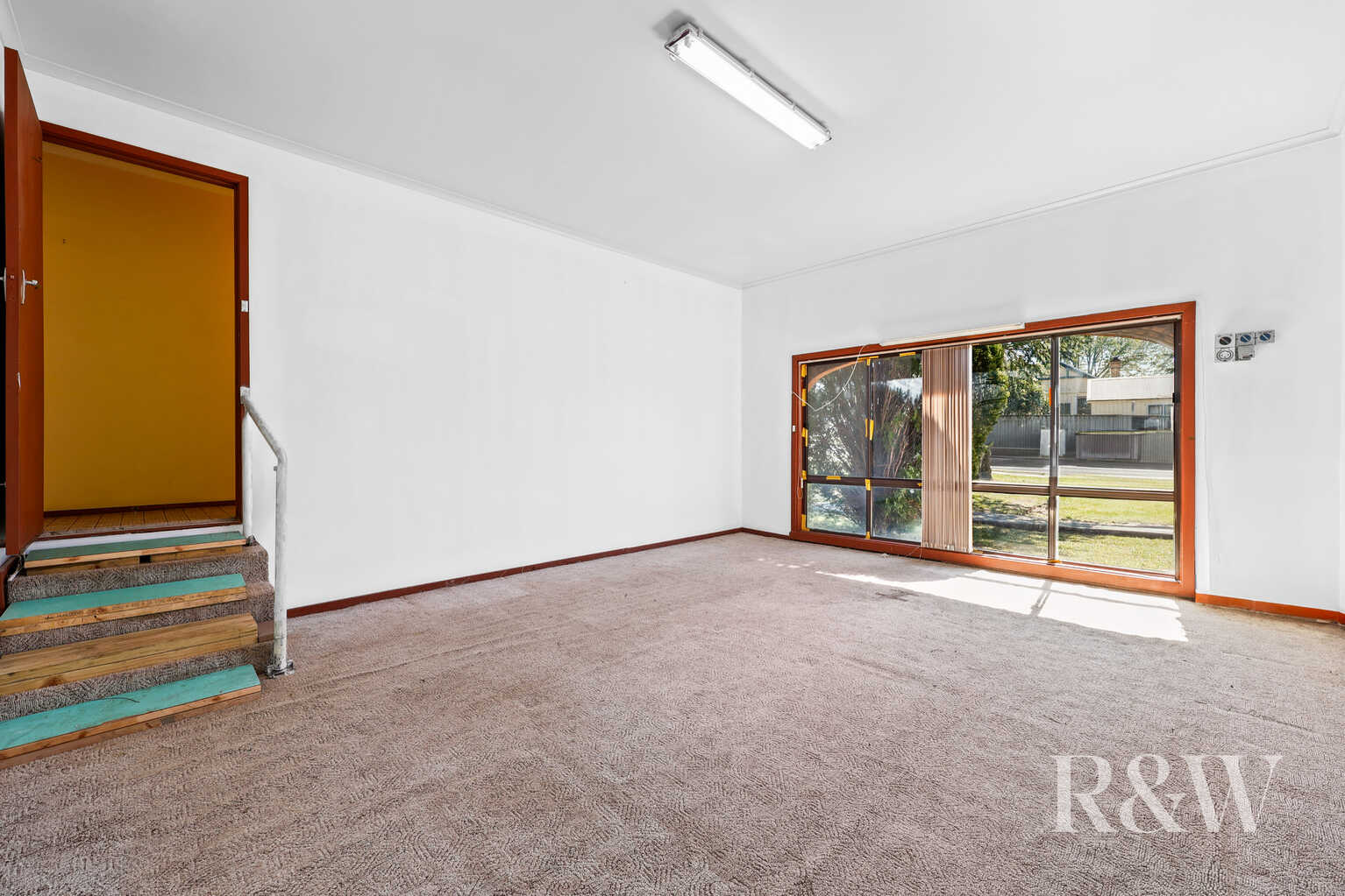 2 WINDEYER STREET Thirlmere