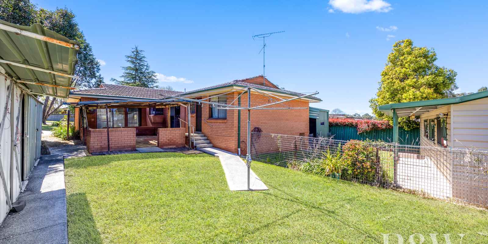 2 WINDEYER STREET Thirlmere