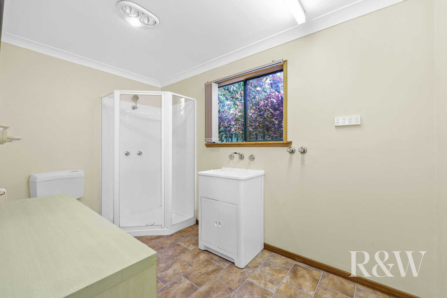 2 WINDEYER STREET Thirlmere
