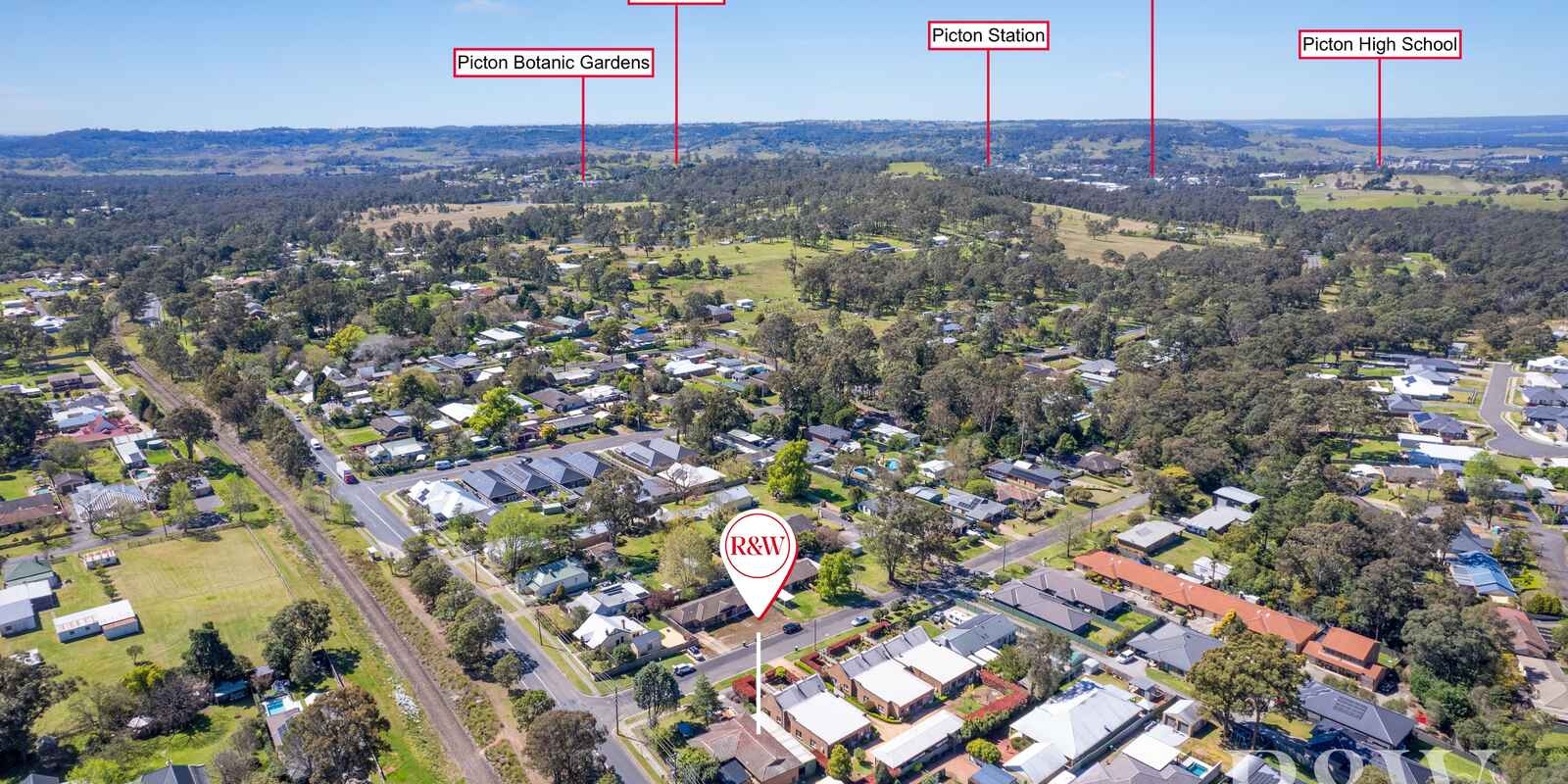2 WINDEYER STREET Thirlmere