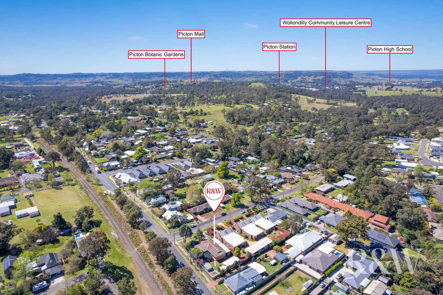 2 WINDEYER STREET Thirlmere
