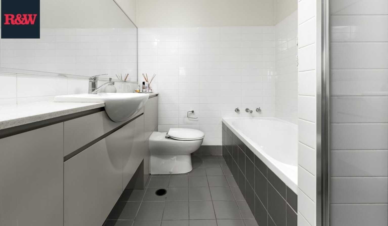 15/40 Parkside Crescent Campbelltown