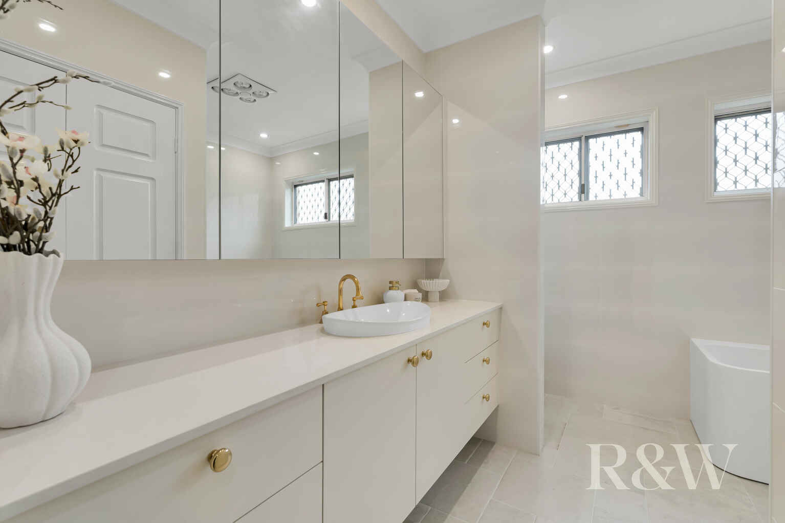 37 BAINBRIDGE AVENUE Ingleburn