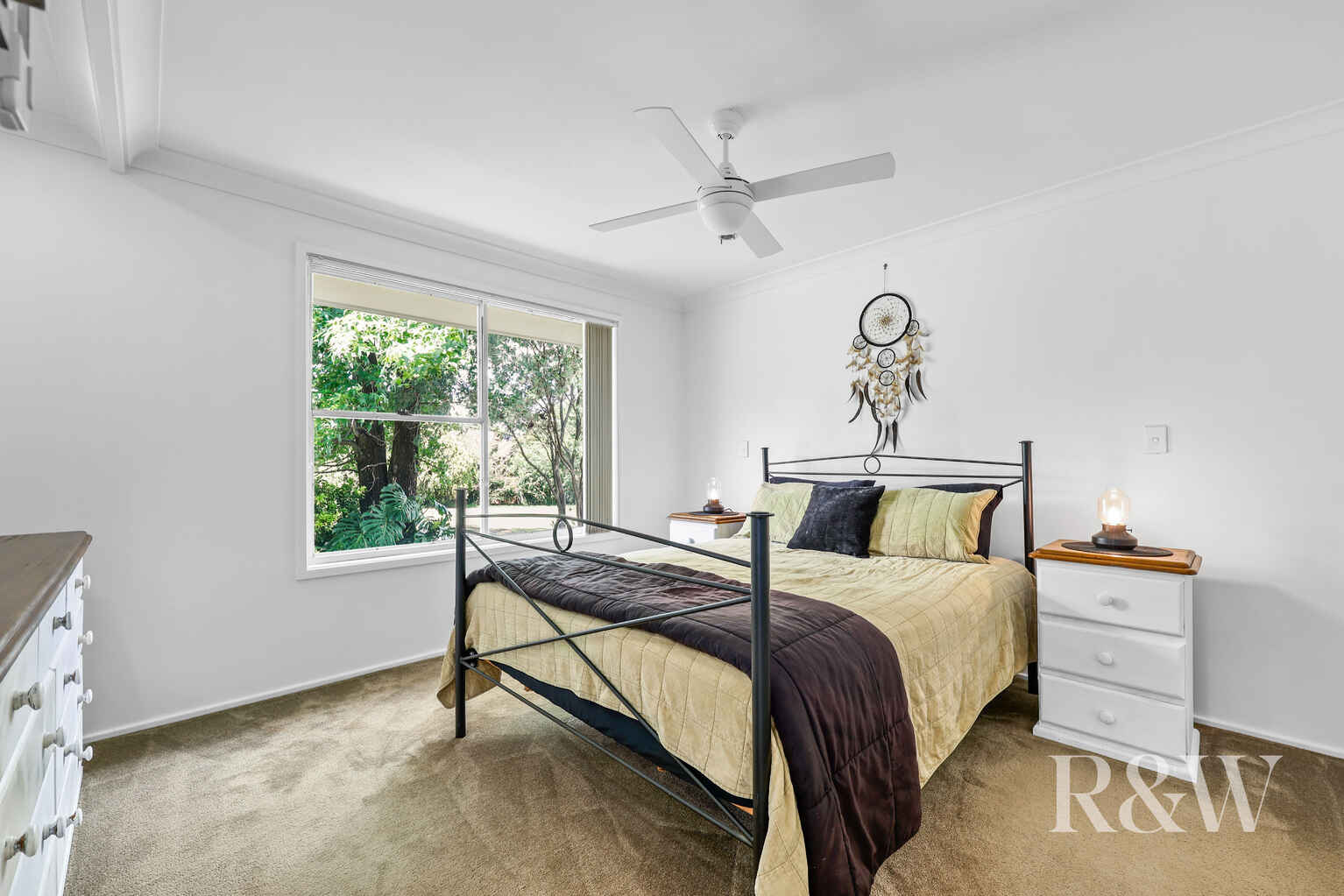 8 SWALLOW PLACE Ingleburn