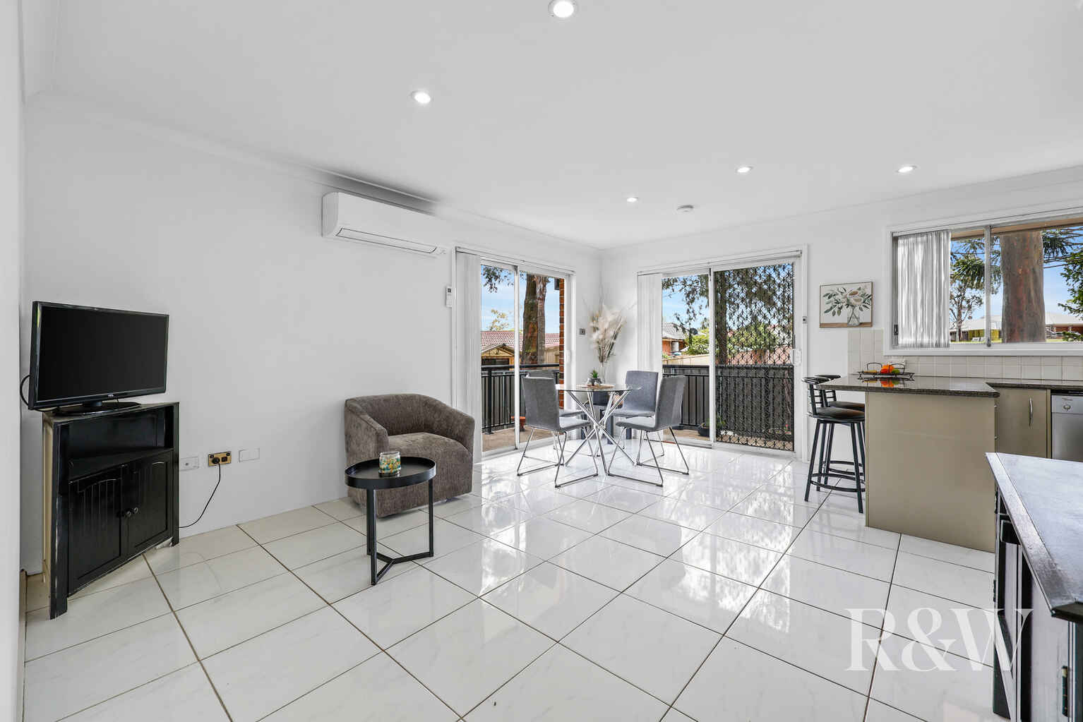 8 SWALLOW PLACE Ingleburn