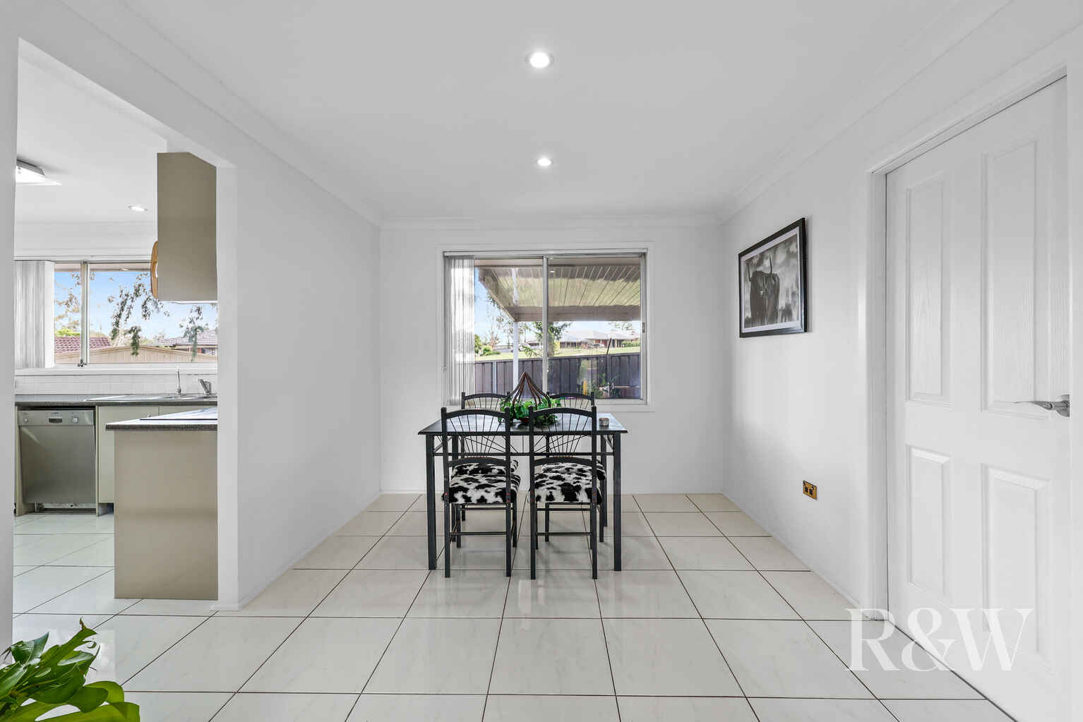 8 SWALLOW PLACE Ingleburn