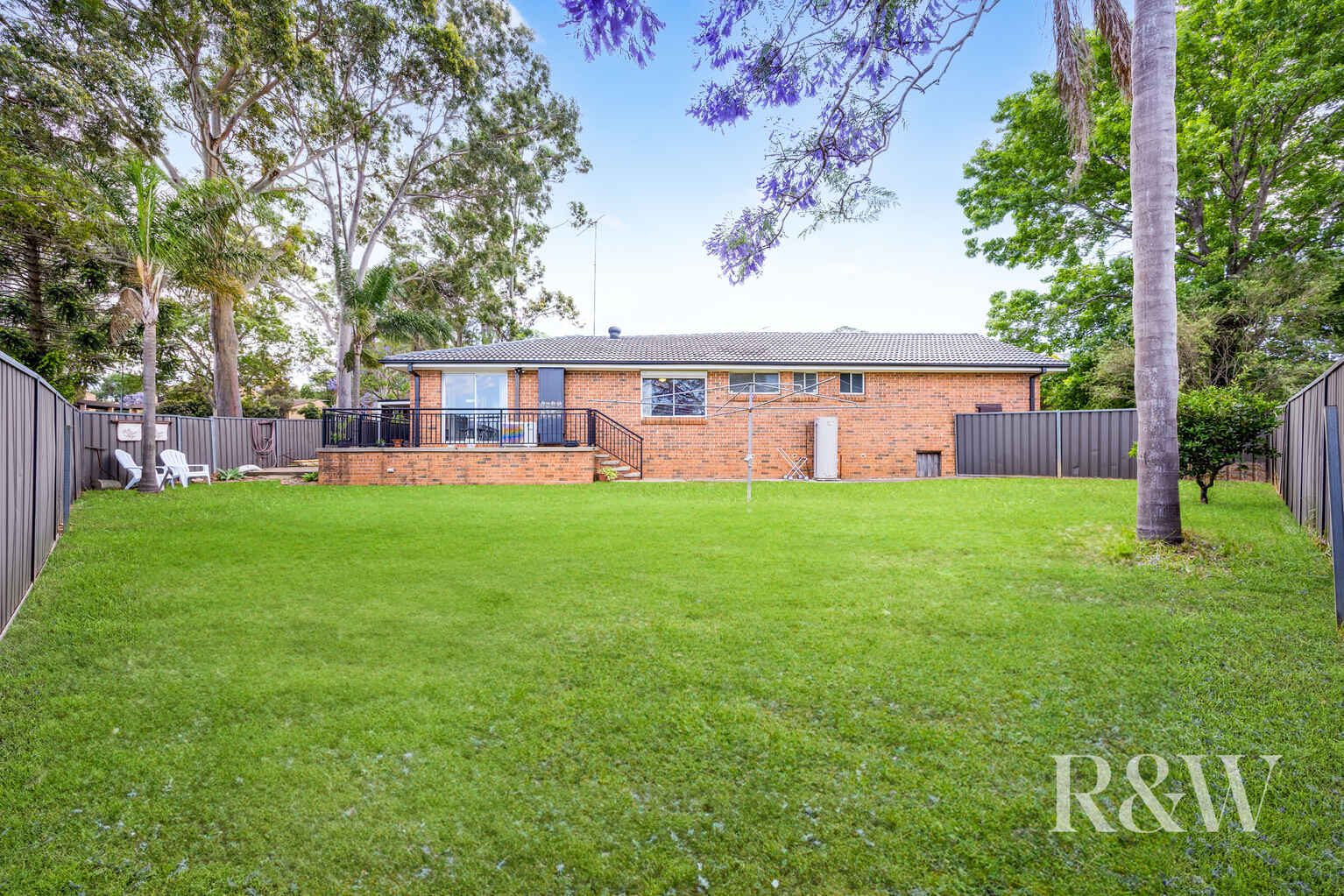 8 SWALLOW PLACE Ingleburn