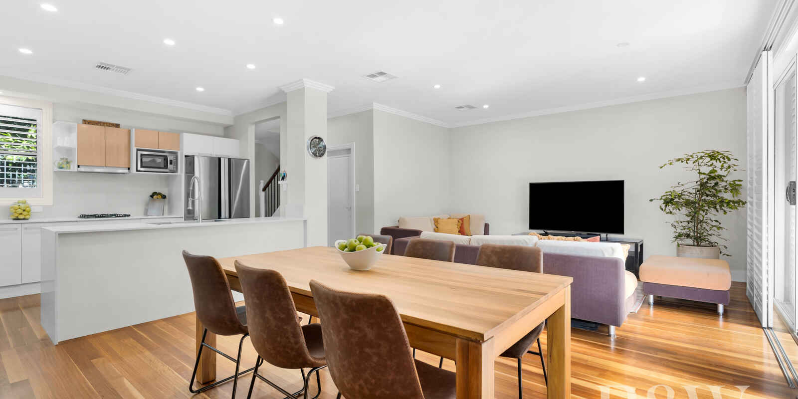 6 JANE JARVIS WAY Macquarie Links