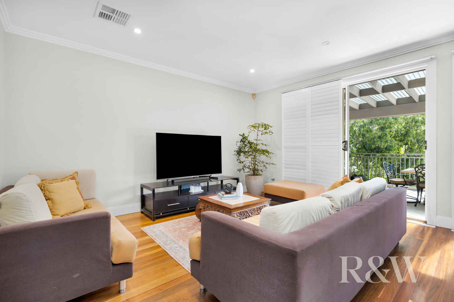 6 JANE JARVIS WAY Macquarie Links