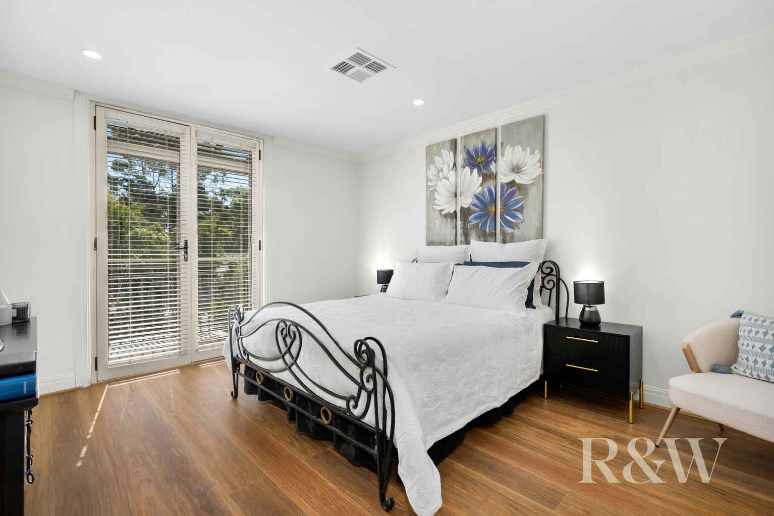 6 JANE JARVIS WAY Macquarie Links