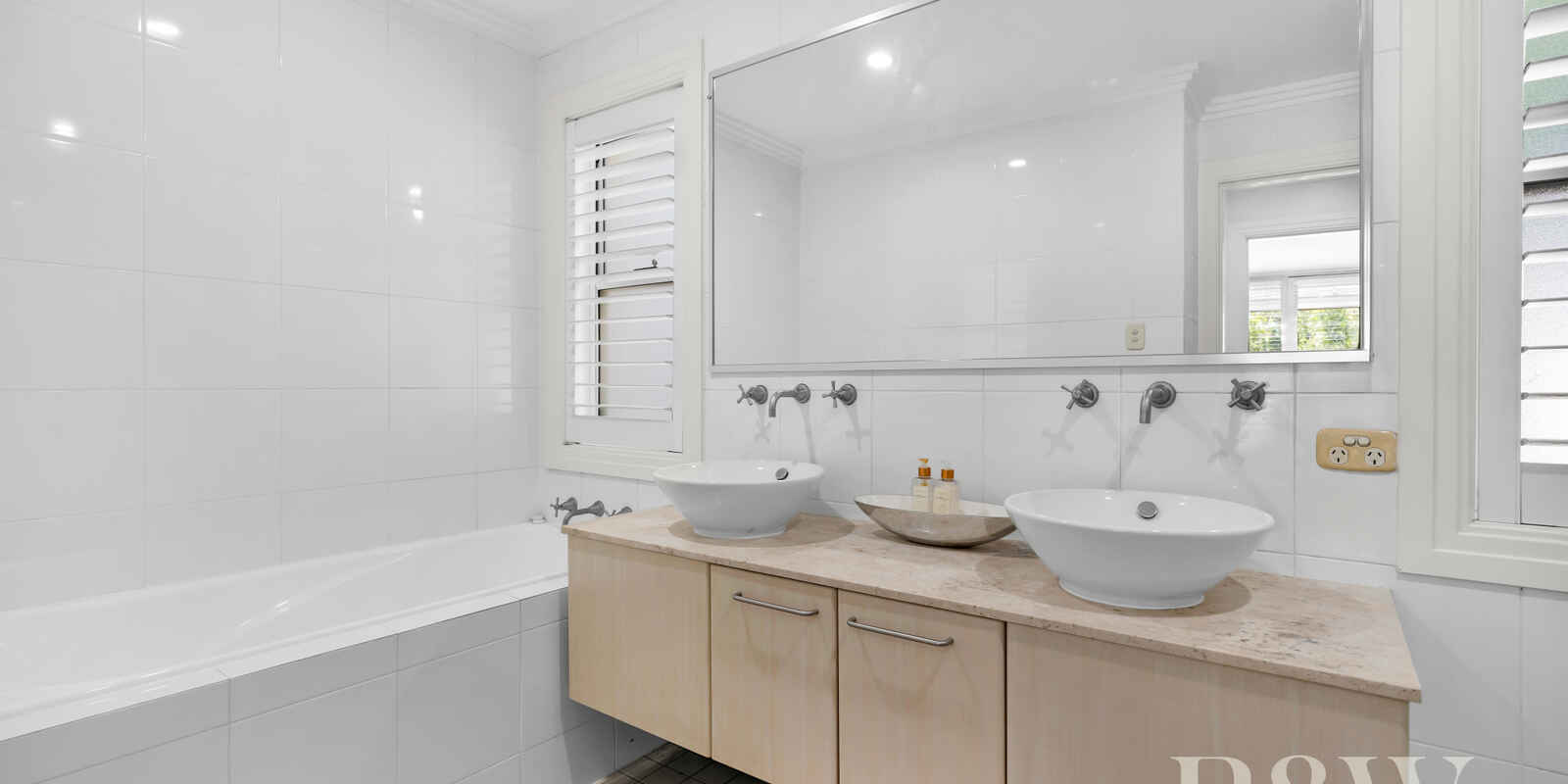 6 JANE JARVIS WAY Macquarie Links