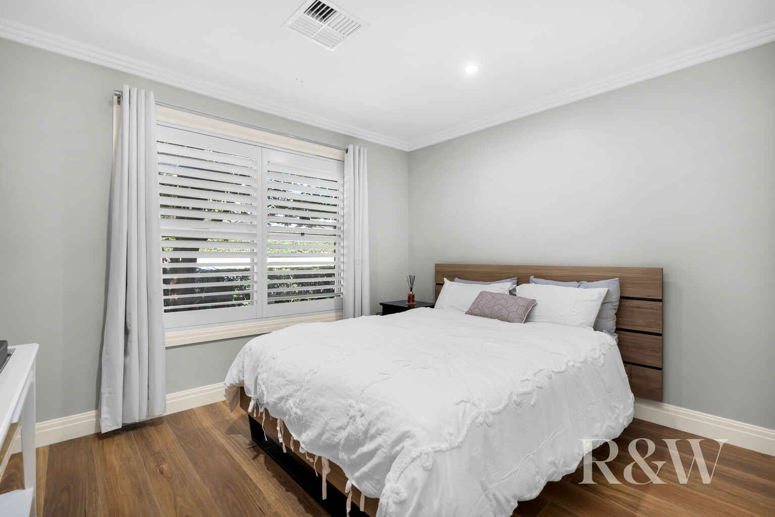 6 JANE JARVIS WAY Macquarie Links