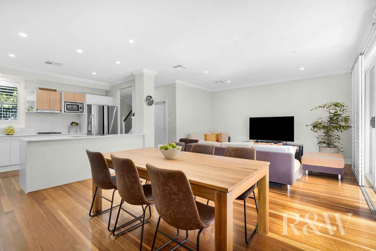 6 JANE JARVIS WAY Macquarie Links