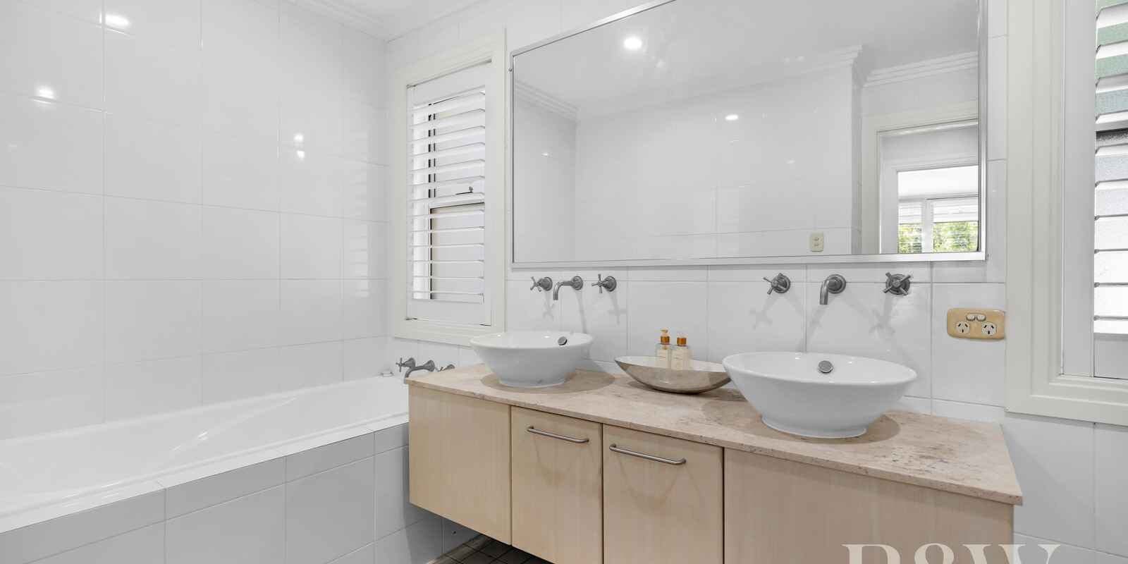 6 JANE JARVIS WAY Macquarie Links