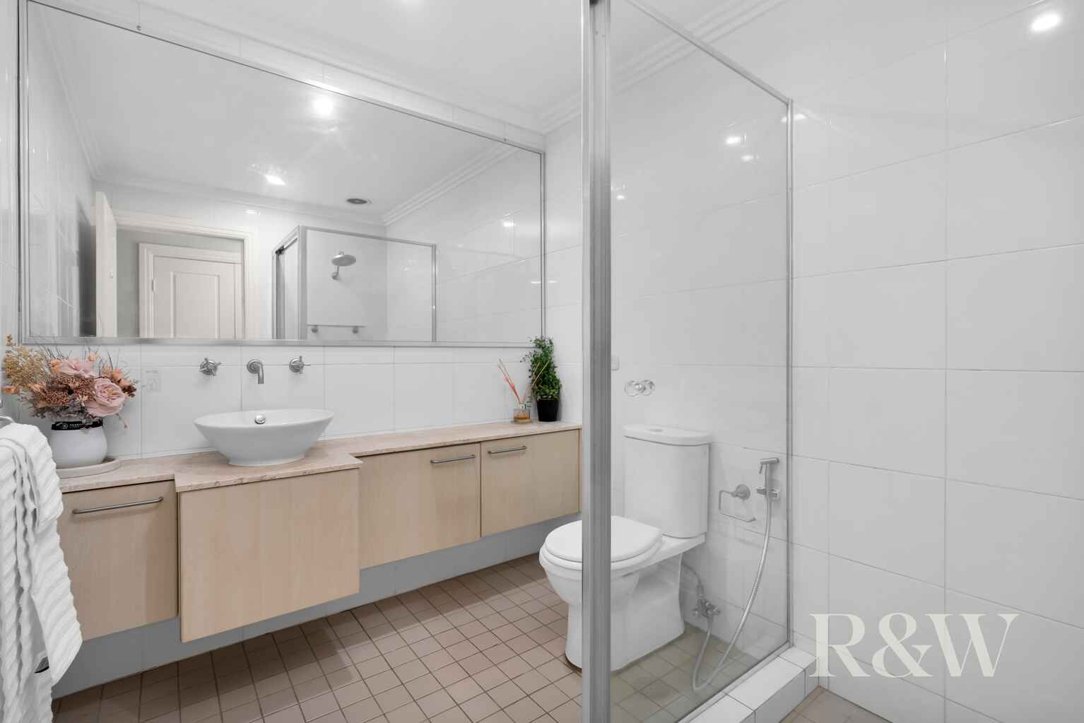 6 JANE JARVIS WAY Macquarie Links