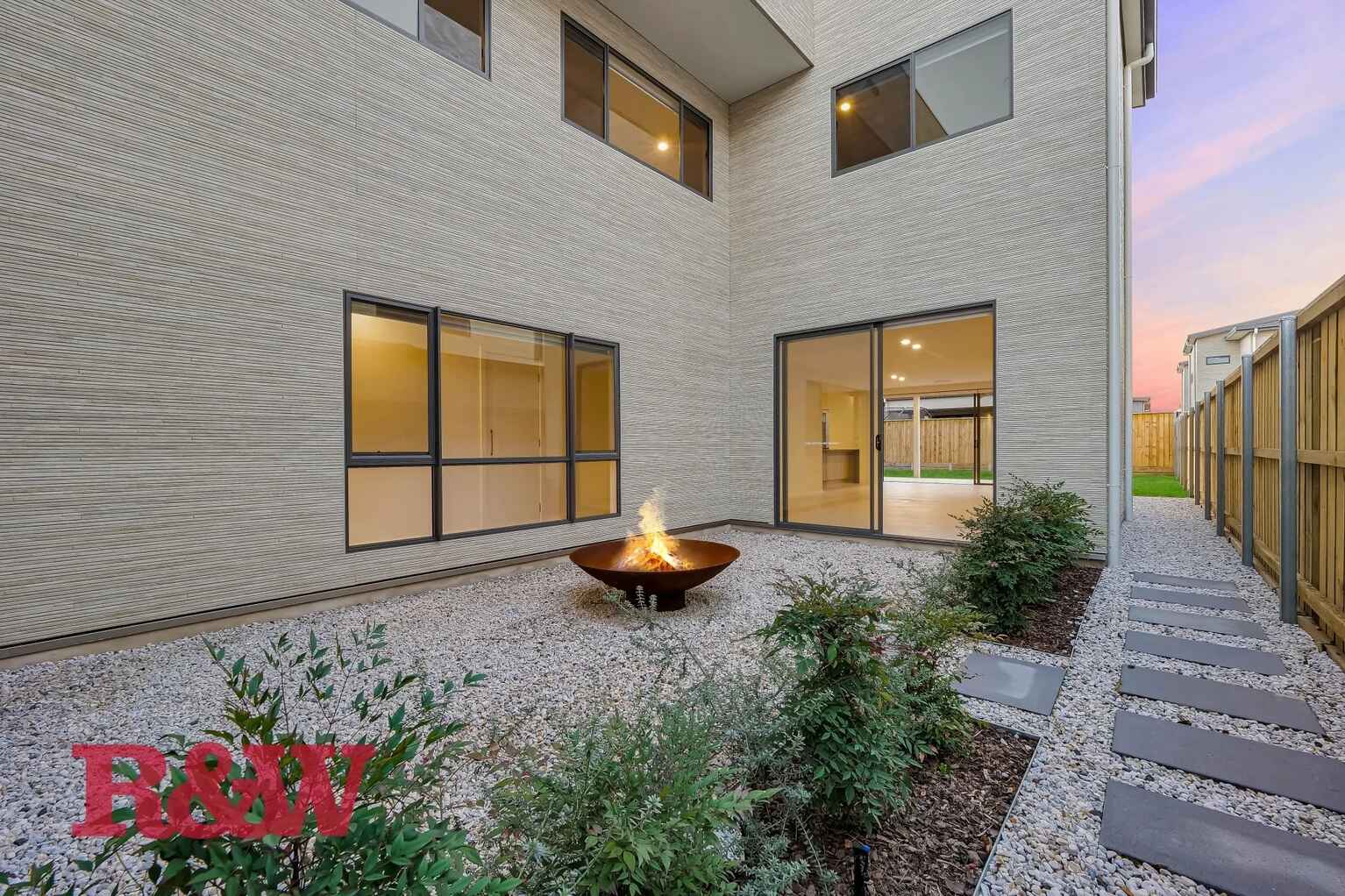 16 Mckinnon Circuit Gledswood Hills 16 Mckinnon Circuit Gledswood Hills