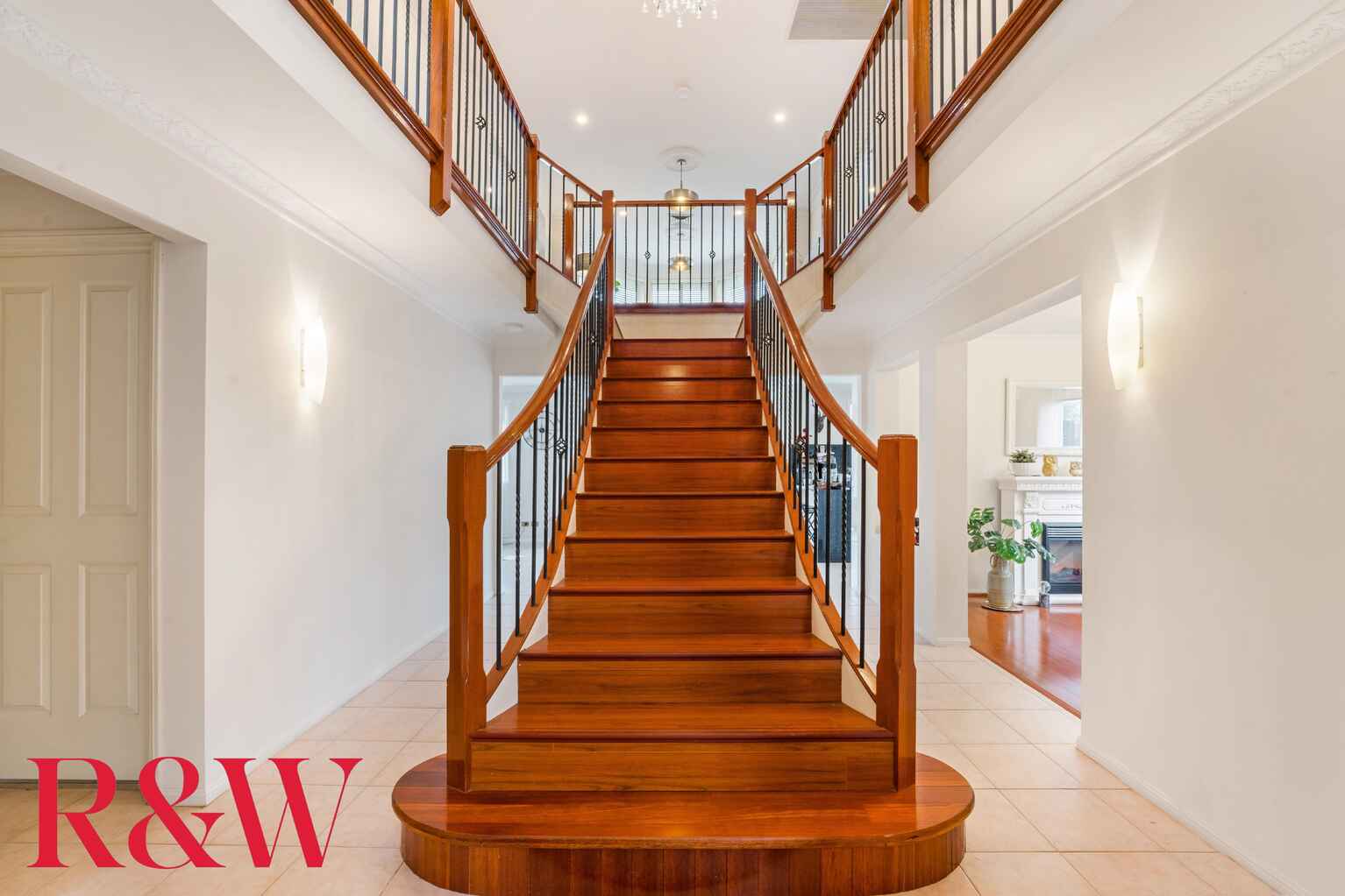 36 Governors Way Macquarie Links