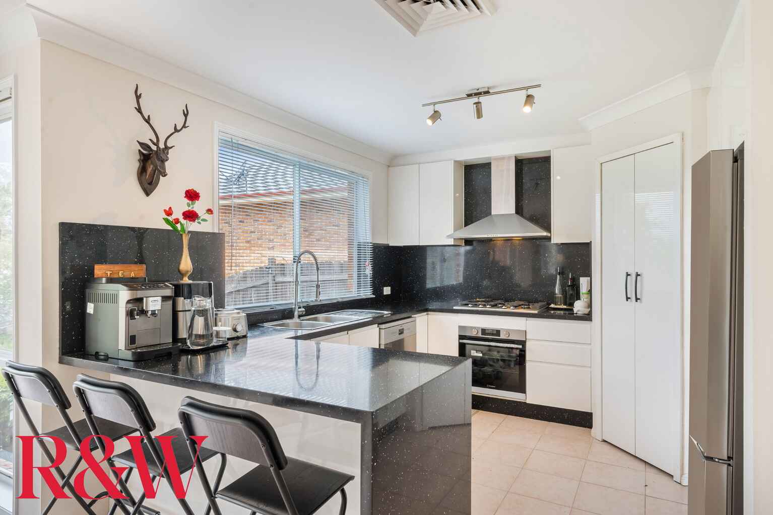 36 Governors Way Macquarie Links