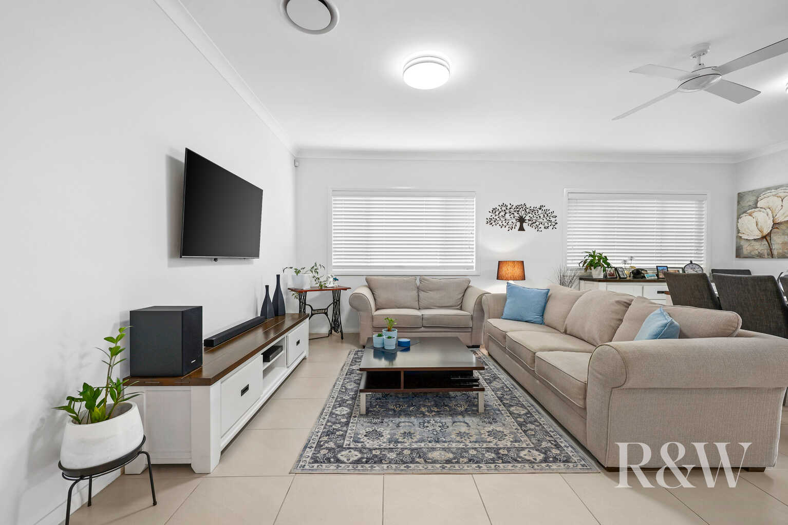 29 CLOVERHILL CRESCENT Gledswood Hills 29 CLOVERHILL CRESCENT Gledswood Hills